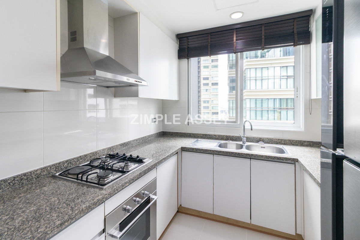 For RentSukhumvit, Asoke, Thonglor : Line ID: @zimple_asset Luxury aprtment in center of sukhumvit. Offering premium facilities for an elevated living experience. Surrounded by leading shopping malls in a prime location.