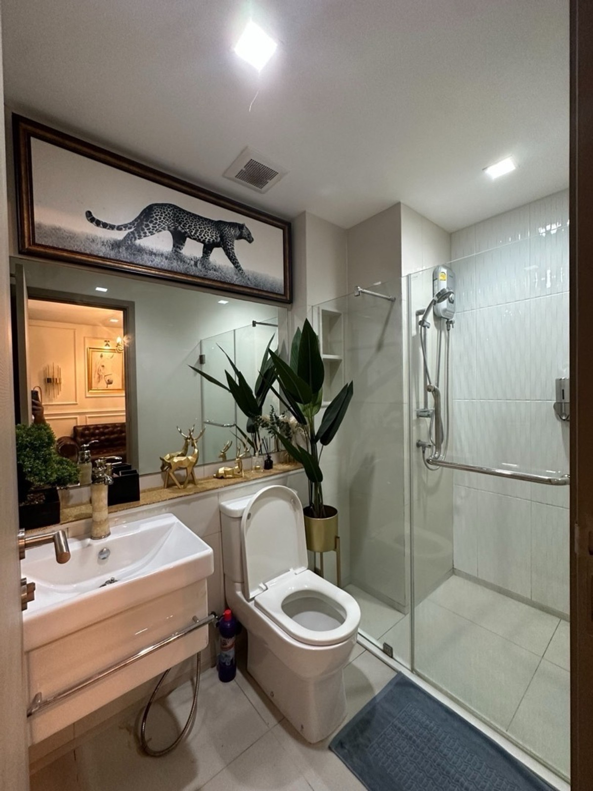 ให้เช่าคอนโดพระราม 9 เพชรบุรีตัดใหม่ RCA : 🛋️ไลฟ์ อโศก-พระราม9 ห้องสวยแต่ครบ พร้อมอยู่ ราคาดี✨