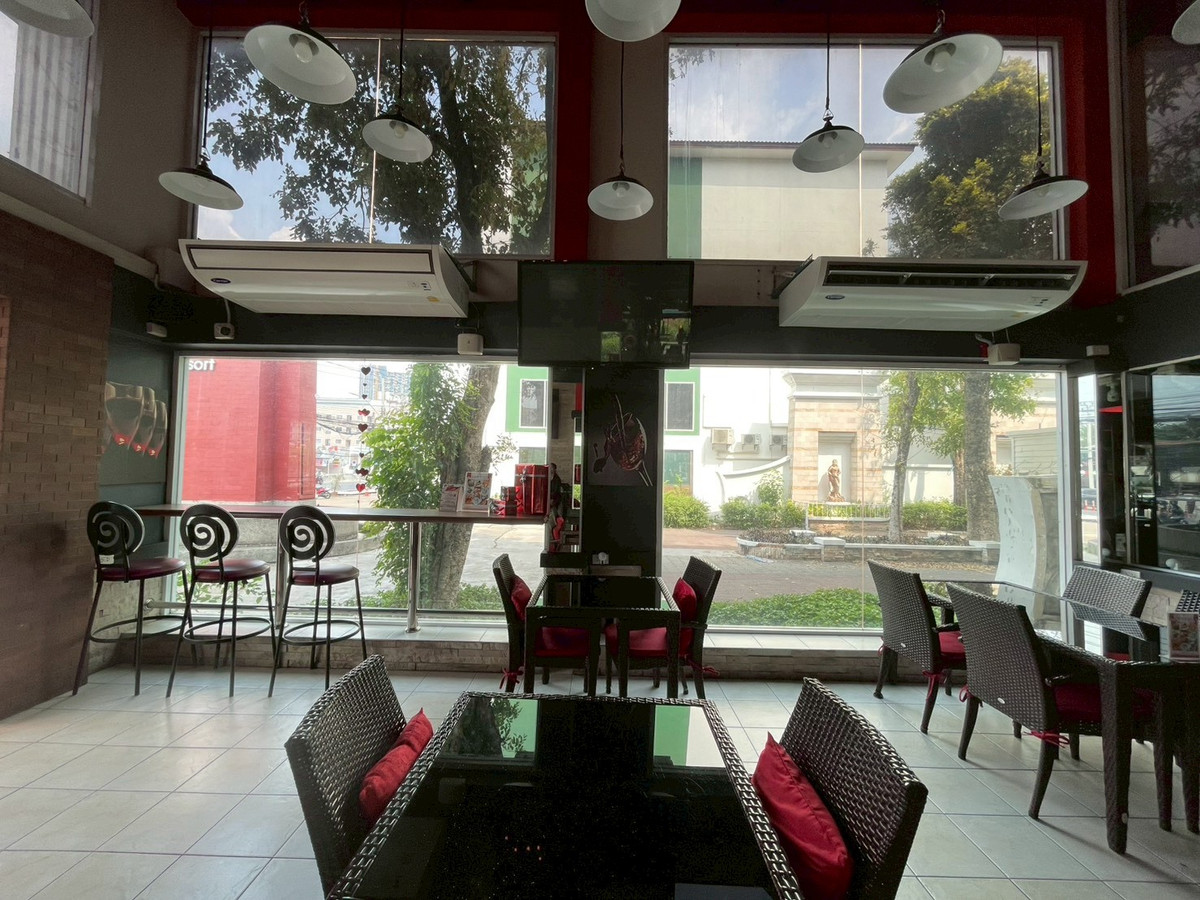 ให้เช่าอาคารพาณิชย์พัฒนาการ ศรีนครินทร์ : ให้เช่าอาคารพาณิชย์ 2 คูหา ตึกมุม ริมถนนพัฒนาการ ใกล้ซอยพัฒนาการ 30 (ซอยหมู่บ้านปัญญา)  อาคารพาณิชย์ขนาดใหญ่ เหมาะสำหรับทำสำนักงาน คลินิก สถาบันการศึกษา โชว์รูม หรือธุรกิจหลากหลายประเภท ทำเลติดถนนใหญ่ เดินทางสะดวก