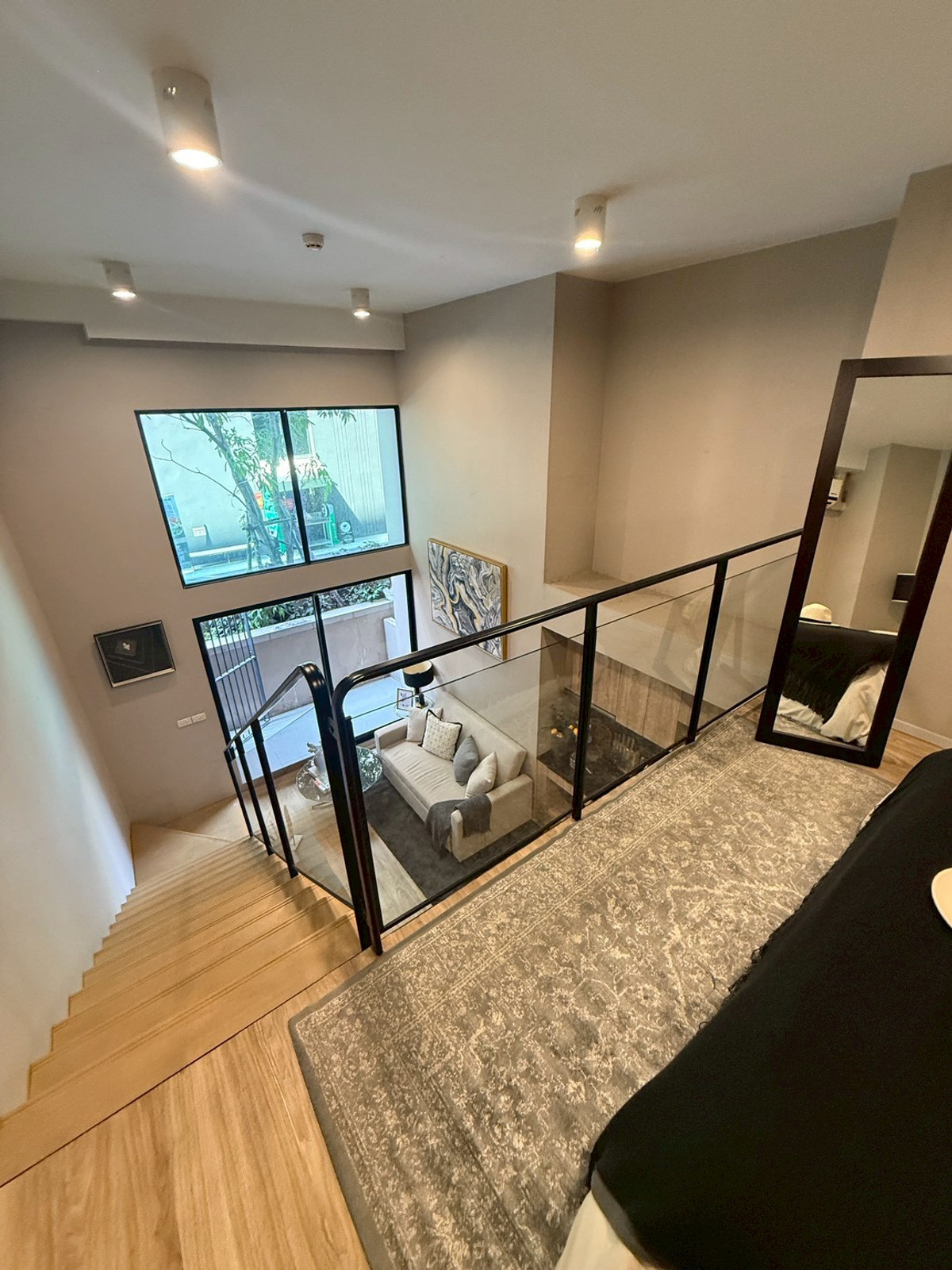 ขายคอนโดสาทร นราธิวาส : คอนโด Duplex 2 ชั้น วิวสวนสวย พร้อมอยู่ ใกล้ BTS สุรศักดิ์ 3.85 ล้านบาท พร้อมตกแต่งเฟอร์นิเจอร์ ลากกระเป๋าเข้าอยู่ได้เลย 