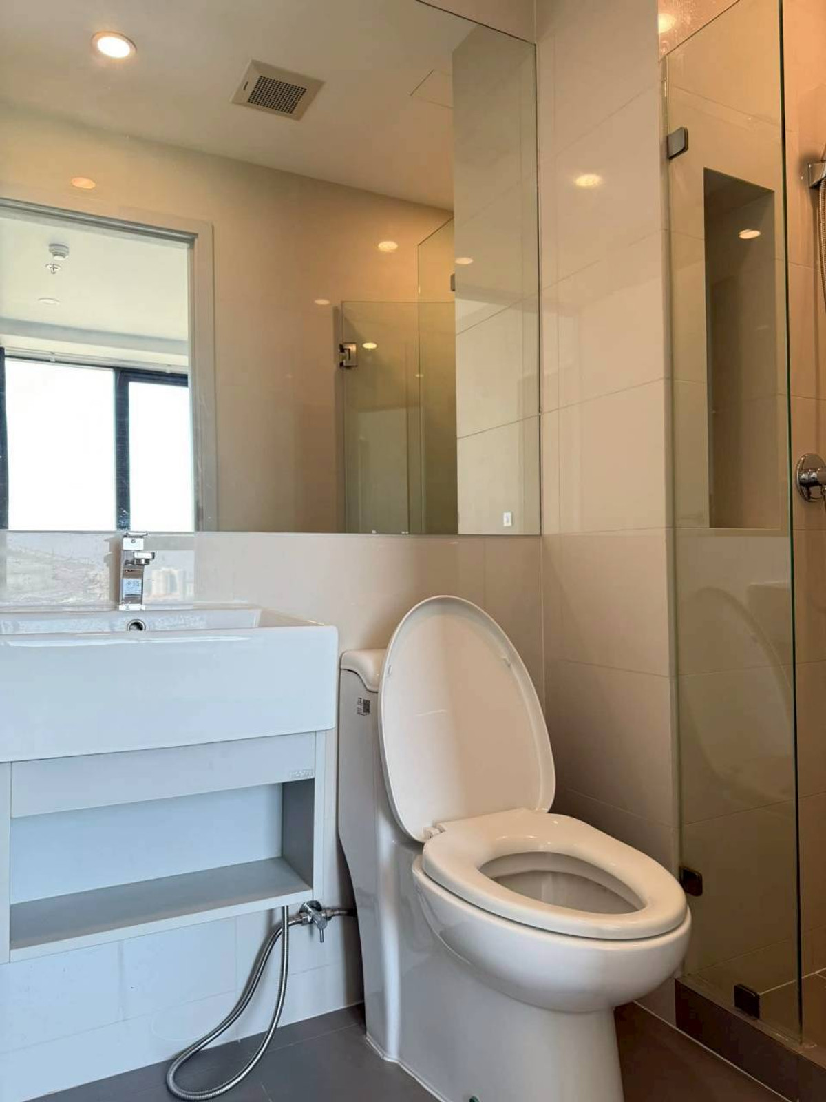 For RentCondoSathorn, Narathiwat : ✅ KPS125 ✅ Line : @p2nproperty