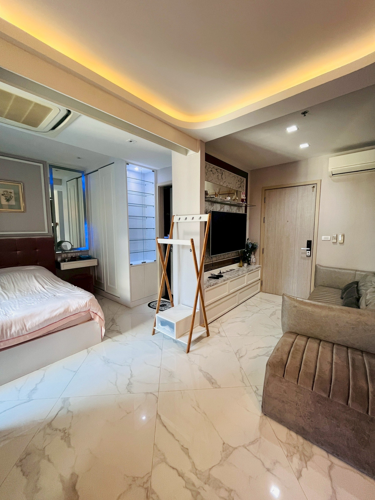 ให้เช่าคอนโดสุขุมวิท อโศก ทองหล่อ :  ปล่อยเช่าคอนโด Rhythm 36-38 พร้อมอยู่ ใจกลางสุขุมวิท 25000 บาท