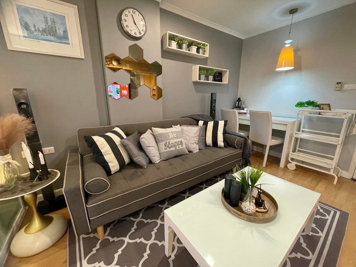 For RentCondoRamkhamhaeng, Hua Mak : Newly renovated condo for rent The room is beautifully decorated as described. Hurry and reserve before the university opens. Lumpini Vill Ramkamhang26 call 0896620022