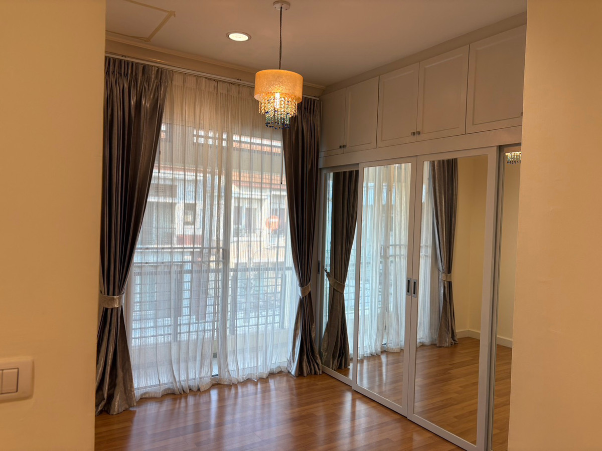 ให้เช่าทาวน์โฮมเลียบทางด่วนรามอินทรา : RH033526 ให้เช่า ทาวน์โฮม 3 ชั้น 3 ห้องนอน at Baan Klang Muang Urbanion Rama 9-Ladprao