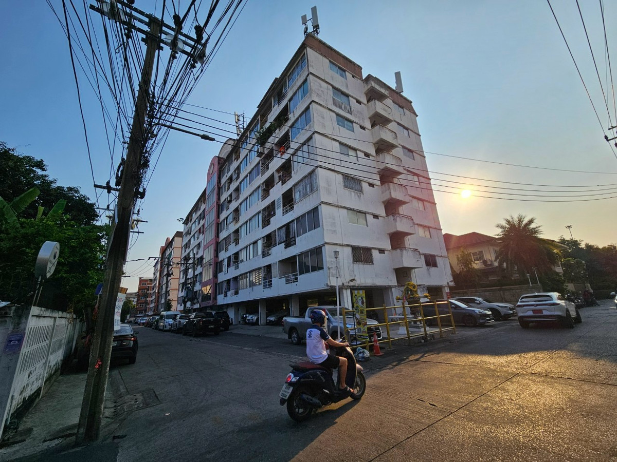 For SaleCondoChokchai 4, Ladprao 71, Ladprao 48, : Good location, near Big C Lat Phrao Very beautifully decorated, 1 bedroom, price 1.49 million, make an appointment to see the room 0925141987