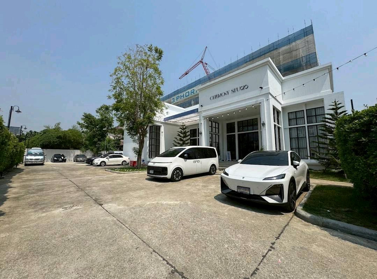 For RentLandBangna, Bearing, Lasalle : #Land for rent with building, Soi Bearing 5 📞066-165-9828, just 3 minutes to the BTS Bearing station.