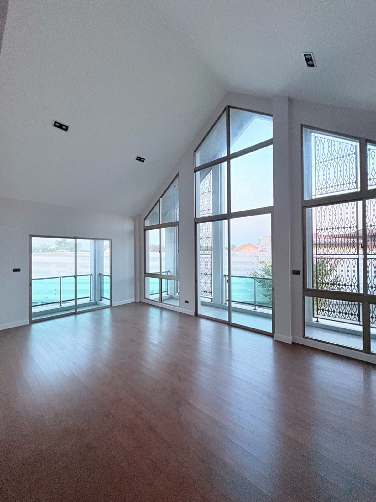 For SaleHouseSeri Thai, Ramkhamhaeng Nida : 📌Bangkok Signature house for sale, Serithai corner plot, special price, much lower than cost.