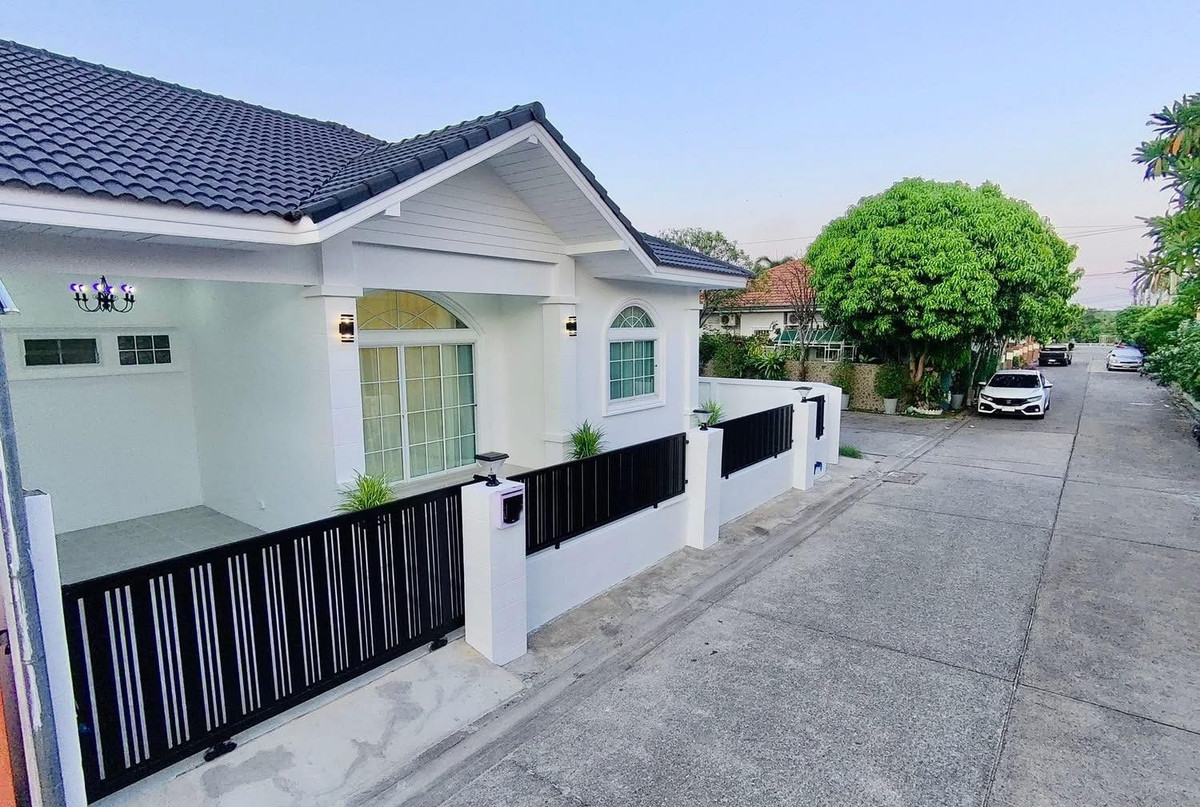 For SaleHousePattaya, Bangsaen, Chonburi : Classic Home 4 / 3 Bedrooms (For Sale), Classic Home 4 / 3 Bedrooms (FOR SALE) BEWN138