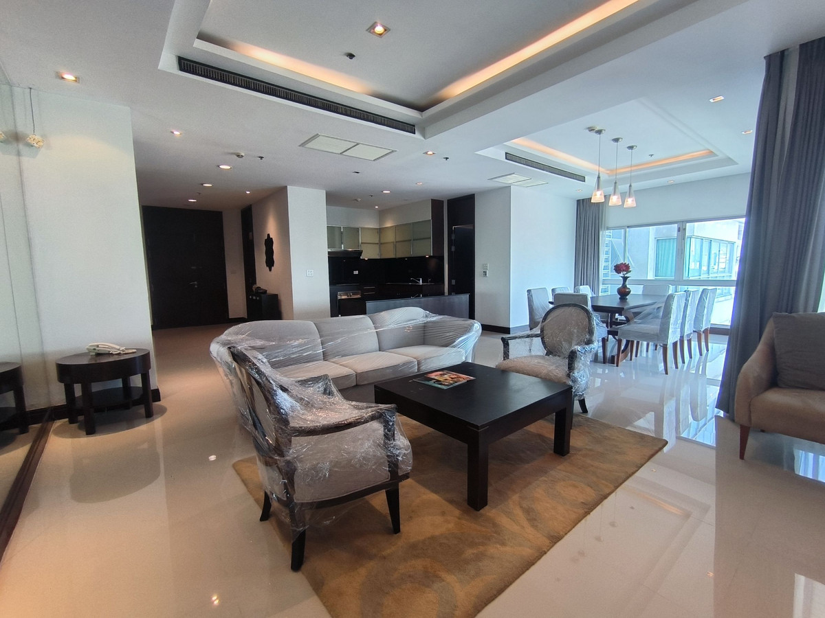 ให้เช่าคอนโดวิทยุ ชิดลม หลังสวน : Royal Residence Park หลังสวน | 3+1 ห้องนอน 220 ตร.ม. ใกล้ BTS ราชดำริ ให้เช่า 140,000 บาท/เดือน