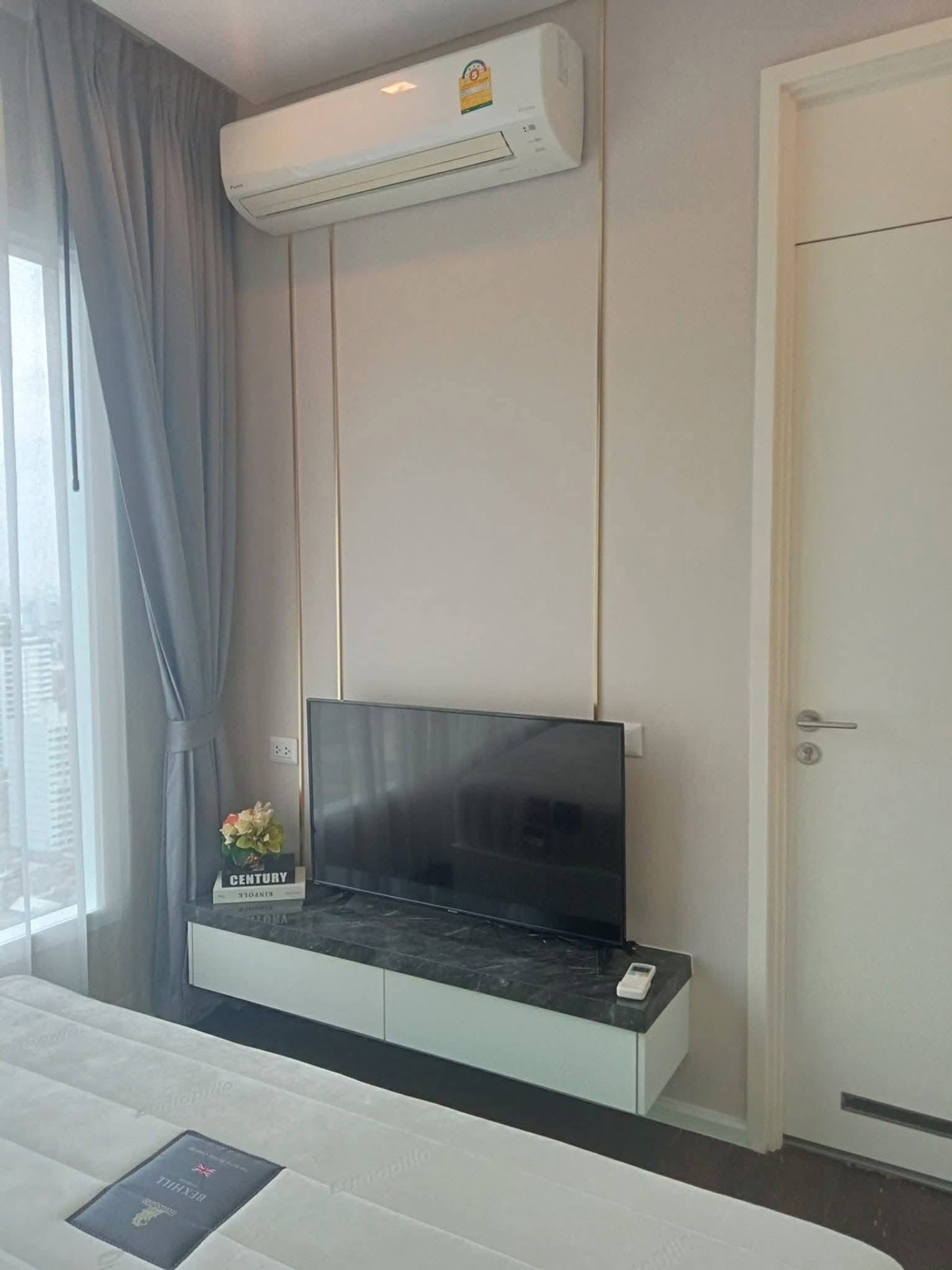 ให้เช่าคอนโดลาดพร้าว เซ็นทรัลลาดพร้าว :  💥 FOR RENT   :  The Saint Residences  Condo   💥  