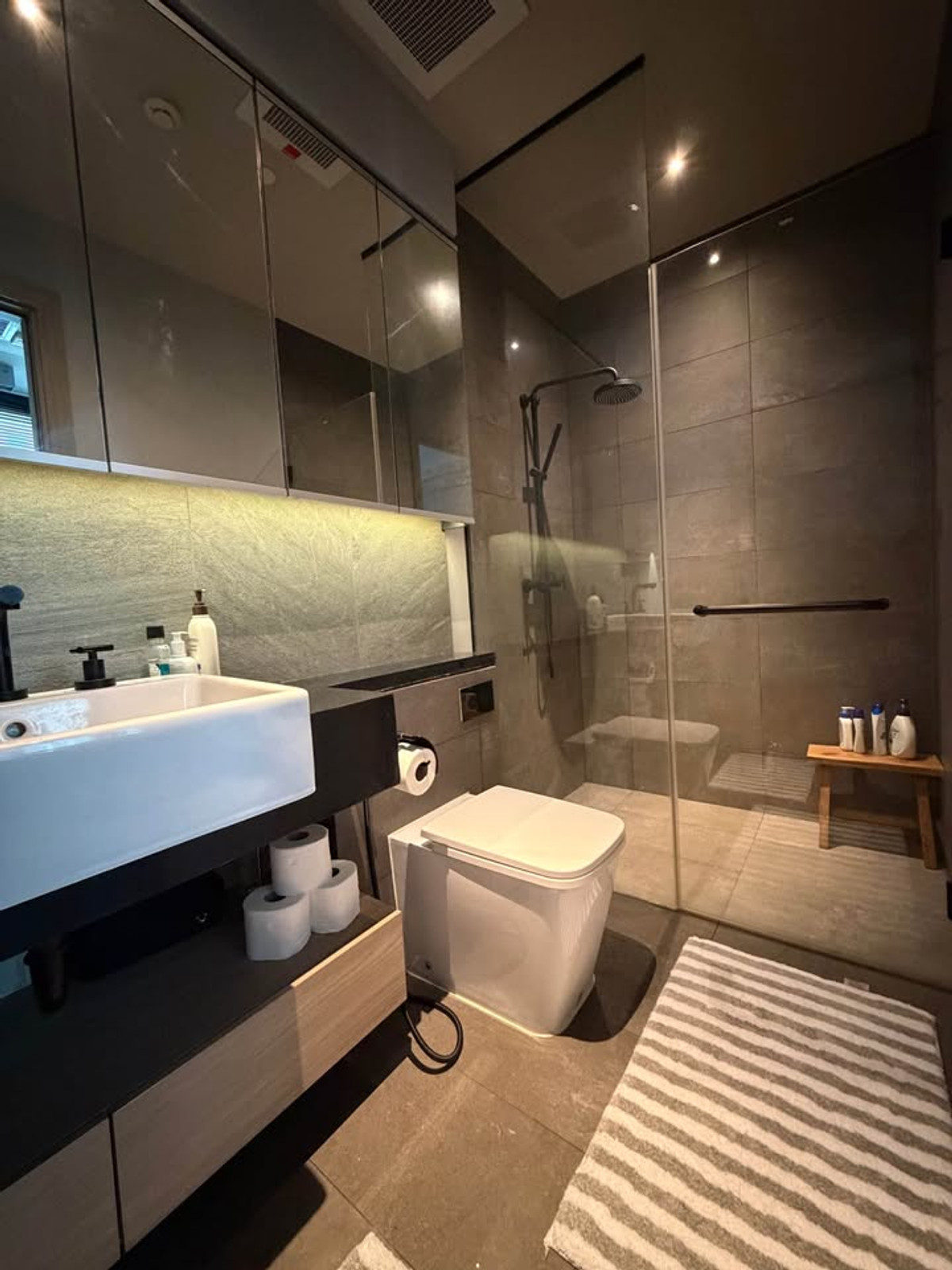 ให้เช่าคอนโดสุขุมวิท อโศก ทองหล่อ : ให้เช่า The Lofts Asoke ห้องใหม่แกะกล่อง! แต่งครบไม่เคยปล่อยเช่า ใกล้ MRT/ARL