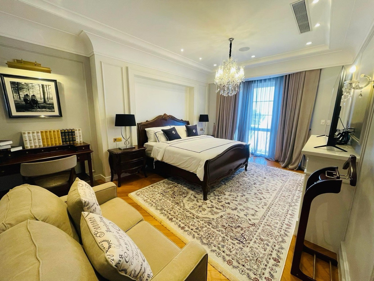 For RentHouseSukhumvit, Asoke, Thonglor : ✨For Sale and Rent luxury house Pool Villa 4+3 living rooms, 6 bathrooms. 864sq.m.Classic European style Sukhumvit 63 (Ekkamai 28)✨