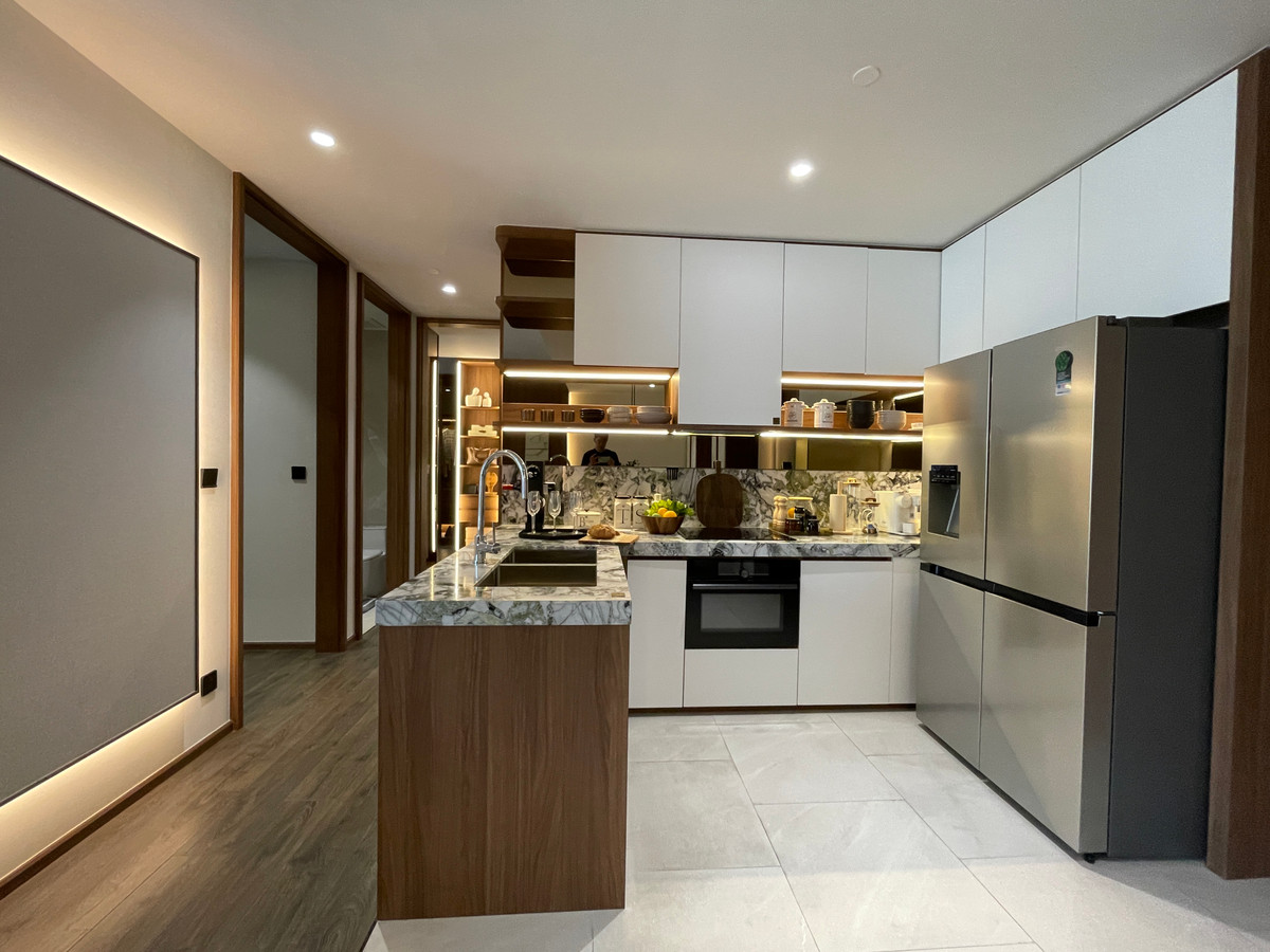 For SaleCondoSilom, Saladaeng, Bangrak : Rare unit for sale 🌳 THE ULTIMATE PARK VIEW | Rare Unit @ROMM CONVENT 🌳2 bedrooms, 2 bathrooms, usable area size 118.15 square meters on the 26th floor that offers a view of the lush Park View in the heart of Bangkok. On the highest potential location, Co