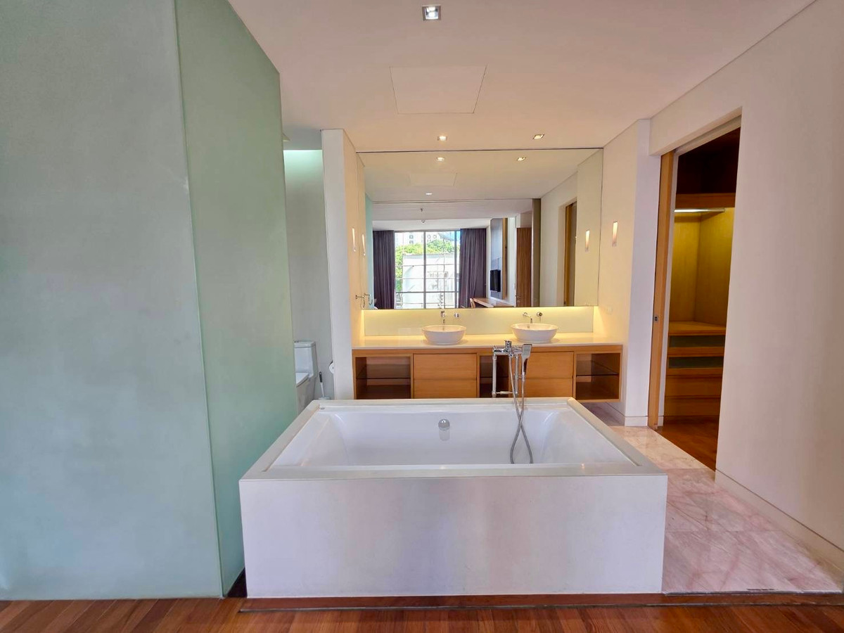 คอนโดสุขุมวิท อโศก ทองหล่อ : Domus Sukhumvit 16: 2+1 bed 3bath 167sqm. Sell: 45,000,000 Rent: 110,000/mth. Am: 0656199198