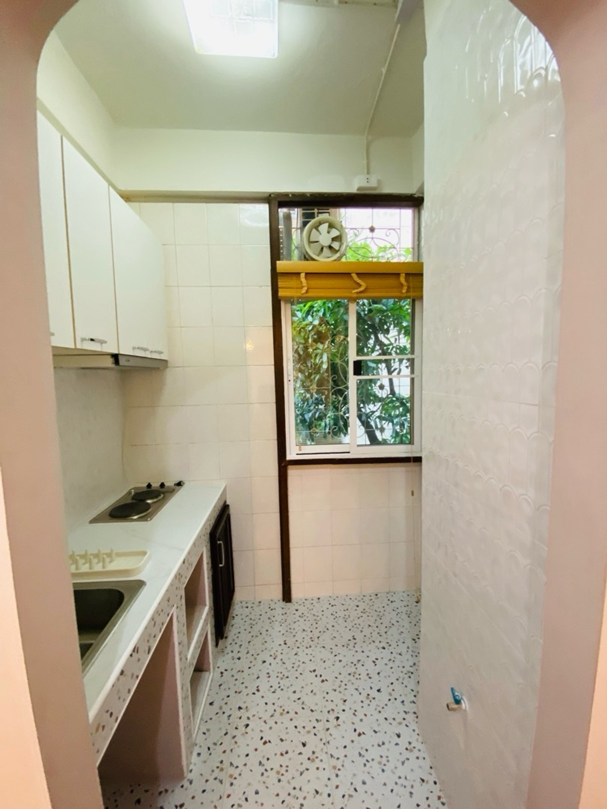 ขายคอนโดบางนา แบริ่ง ลาซาล : ขายคอนโดชั้น 1 มีสวน  2ห้องนอน 58ตร.ม กึ่งกลางรถไฟสามสาย 