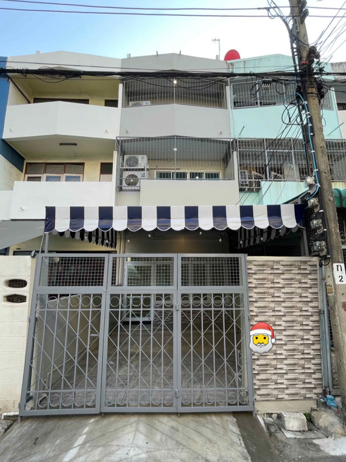 For RentTownhomeSukhumvit, Asoke, Thonglor : 🏡✨ Rare Find! Newly renovated townhouse In the heart of Sukhumvit 93, 2 large bedrooms, 2 ensuite bathrooms, close to BTS only 150 meters ✨Can do Airbnb!! 💰 Rental price 45,000 baht/month