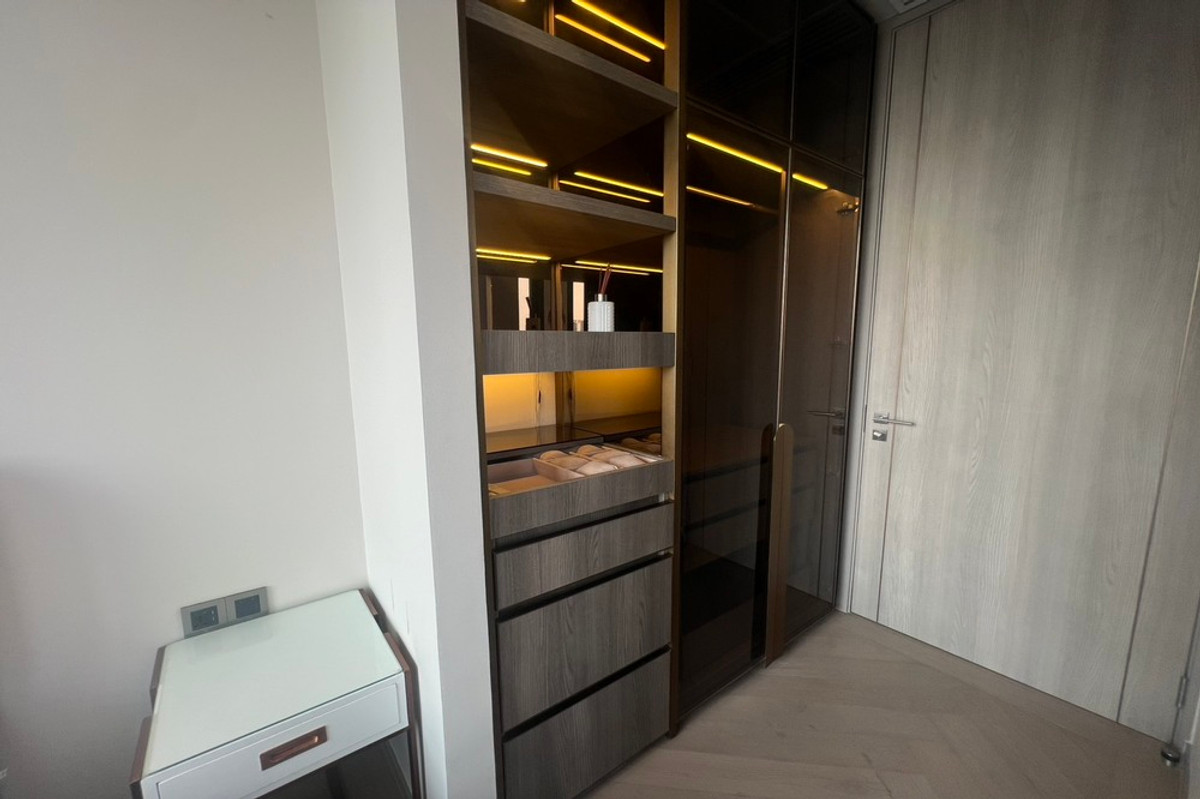 ให้เช่าคอนโดสาทร นราธิวาส : 🔥 เช่าด่วน !! คอนโดหรู ใจกลางสาทร !! The Reserve Sathorn, 1 ห้องนอน, 1 ห้องน้ำ, ชั้นสูง 18++ !!🔥Code C20221203476 แต่งครบ, พร้อมเข้าอยู่📣📣