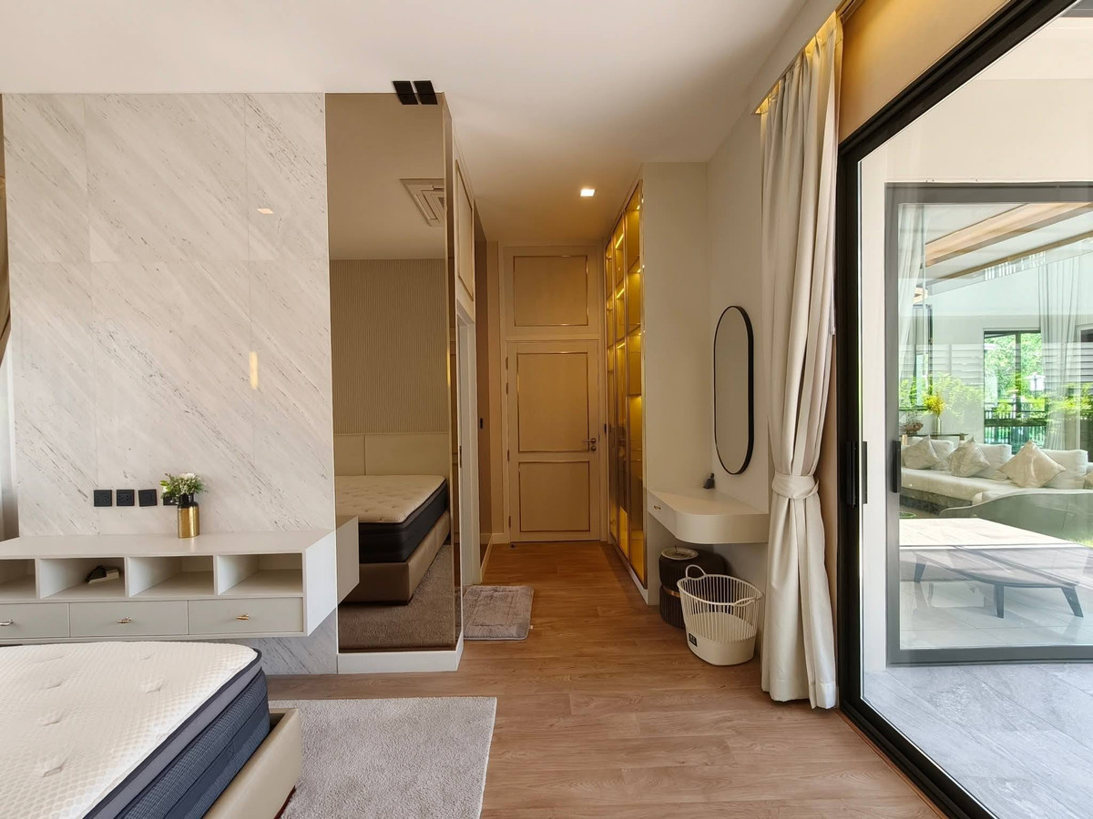 ขายบ้านพัฒนาการ ศรีนครินทร์ : Grand Bangkok Boulevard East Rama 9 บ้านเดี่ยวหรู 3 ชั้น พื้นที่ใช้สอย 827 ตร.ม. พร้อมเฟอร์นิเจอร์ทั้งหลัง Please call: 082-894-4624