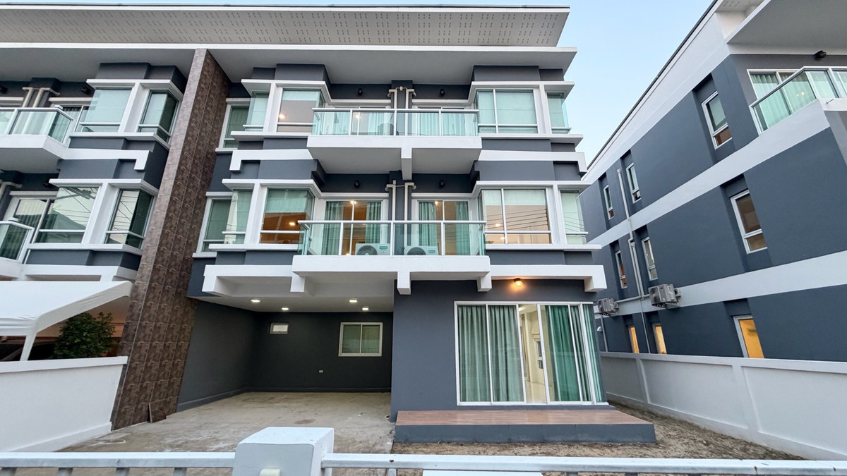 ให้เช่าทาวน์โฮมอ่อนนุช อุดมสุข : 🏡 ทาวน์โฮม 3 ชั้น อ่อนนุช46-ศรีนครินทร์36 �📍 สุดซอยหมู่บ้านมิตรภาพ 1