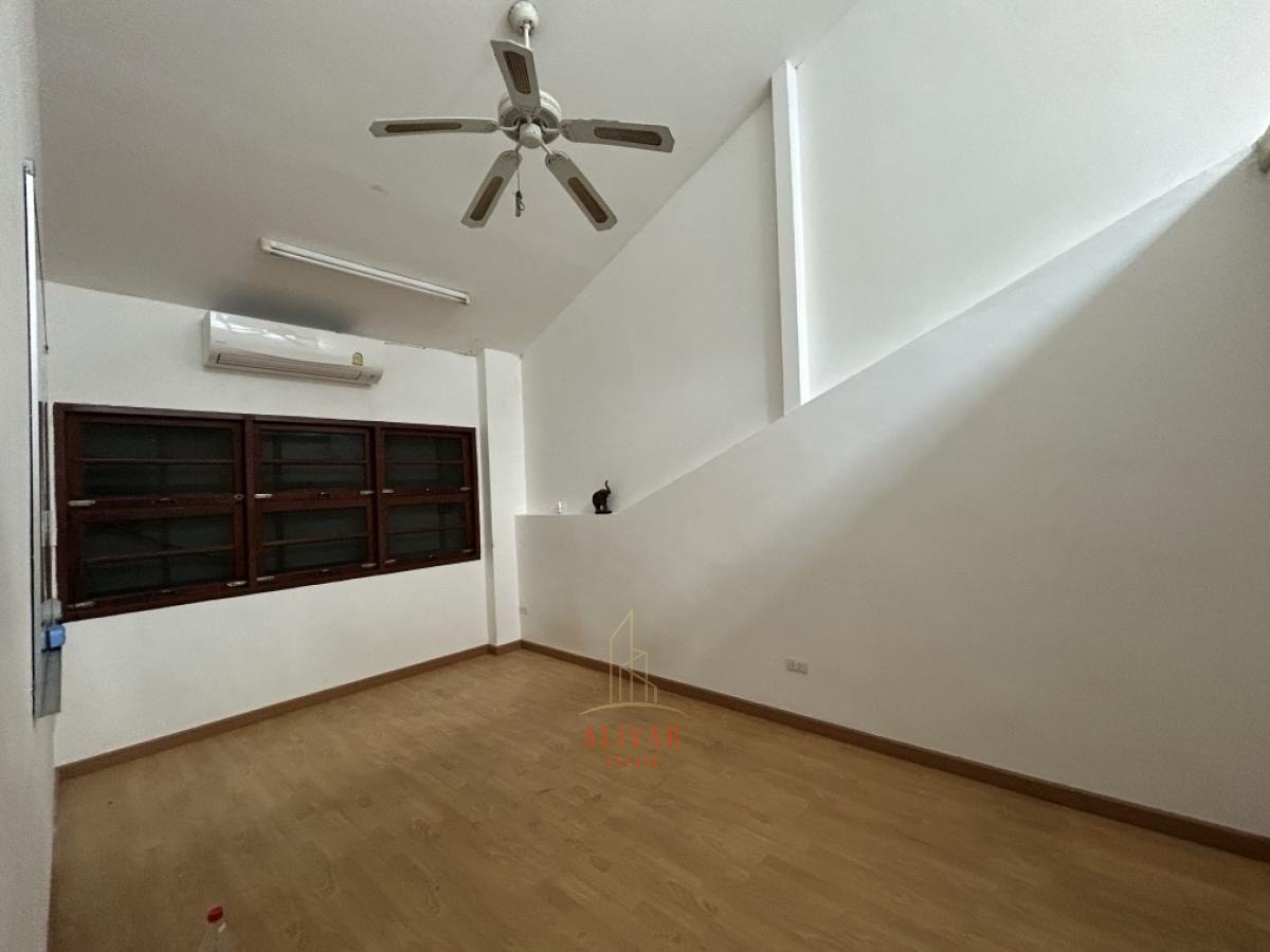 ให้เช่าโฮมออฟฟิศเกษตรศาสตร์ รัชโยธิน : RH034126 ให้เช่า Home Office สไตล์ Cafe 2 ชั้น ย่าน งามวงศ์วาน ใกล้ BTS และ ม.เกษตร