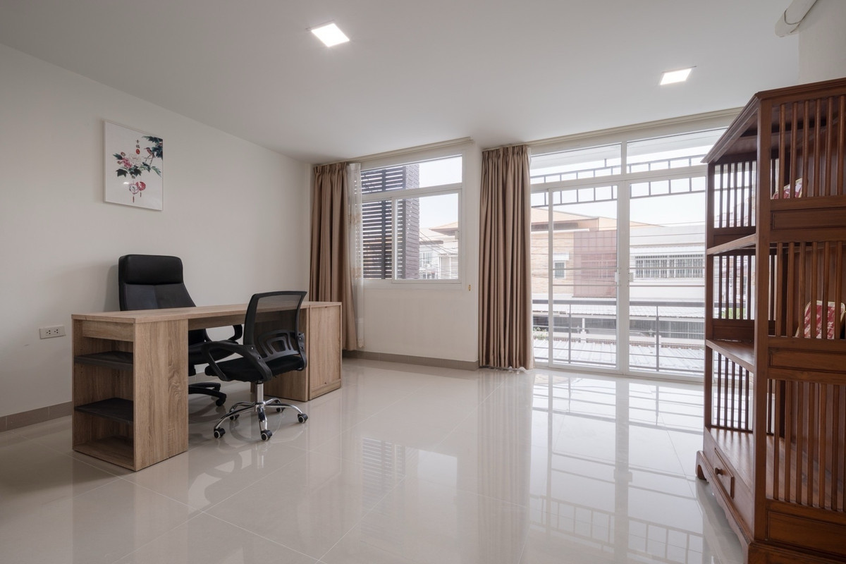 ให้เช่าทาวน์โฮมลาดพร้าว101 แฮปปี้แลนด์ : ทาวน์โฮมทำเลลาดพร้าว พร้อมให้เช่า เฟอร์ครบ ใกล้รถไฟฟ้าทั้งสายสีเหลืองและสายสีส้ม 🚃