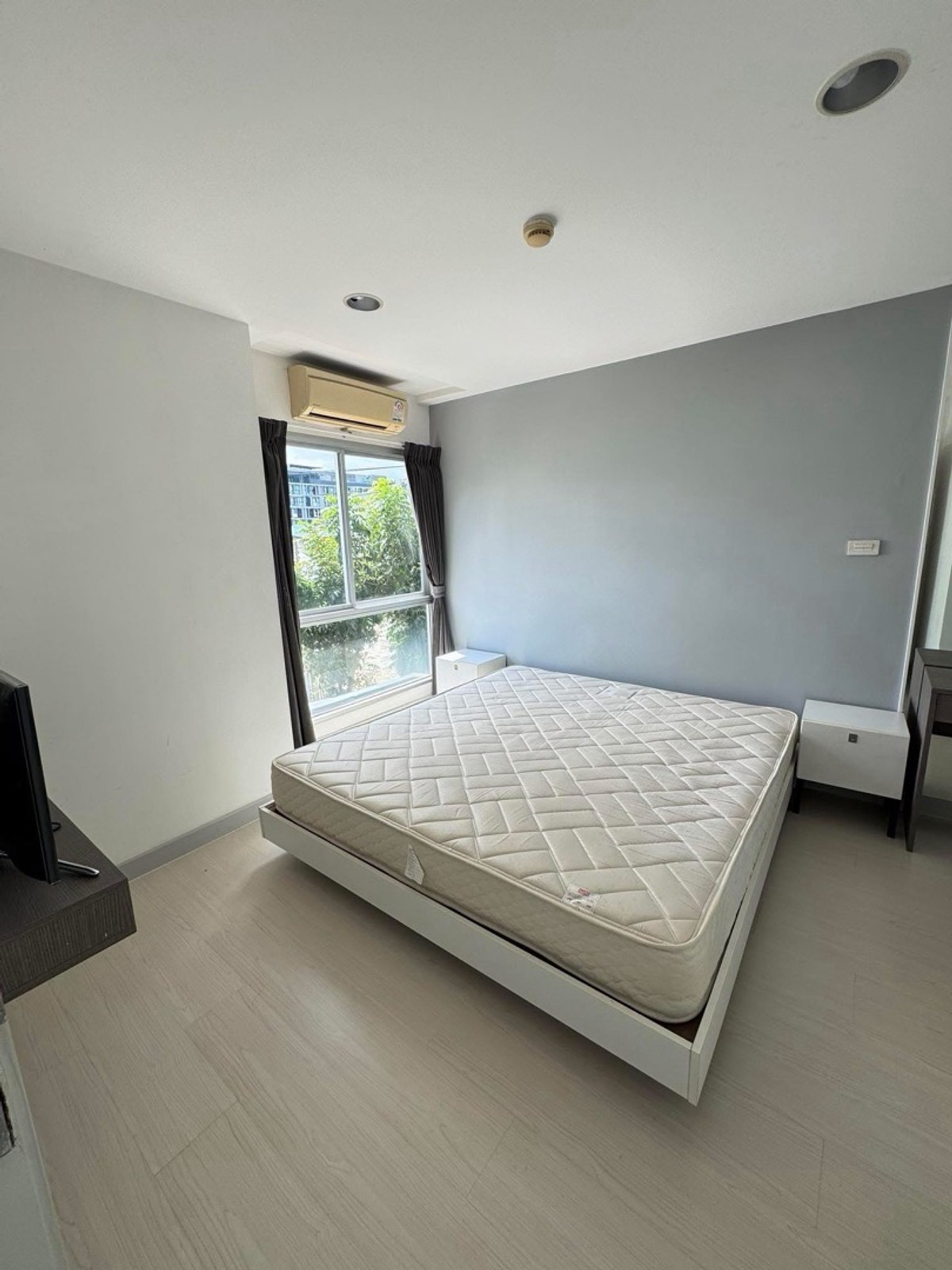 For RentCondoOnnut, Udomsuk : There is a shuttle to BTS Punnawithi (Soi Sukhumvit 64).