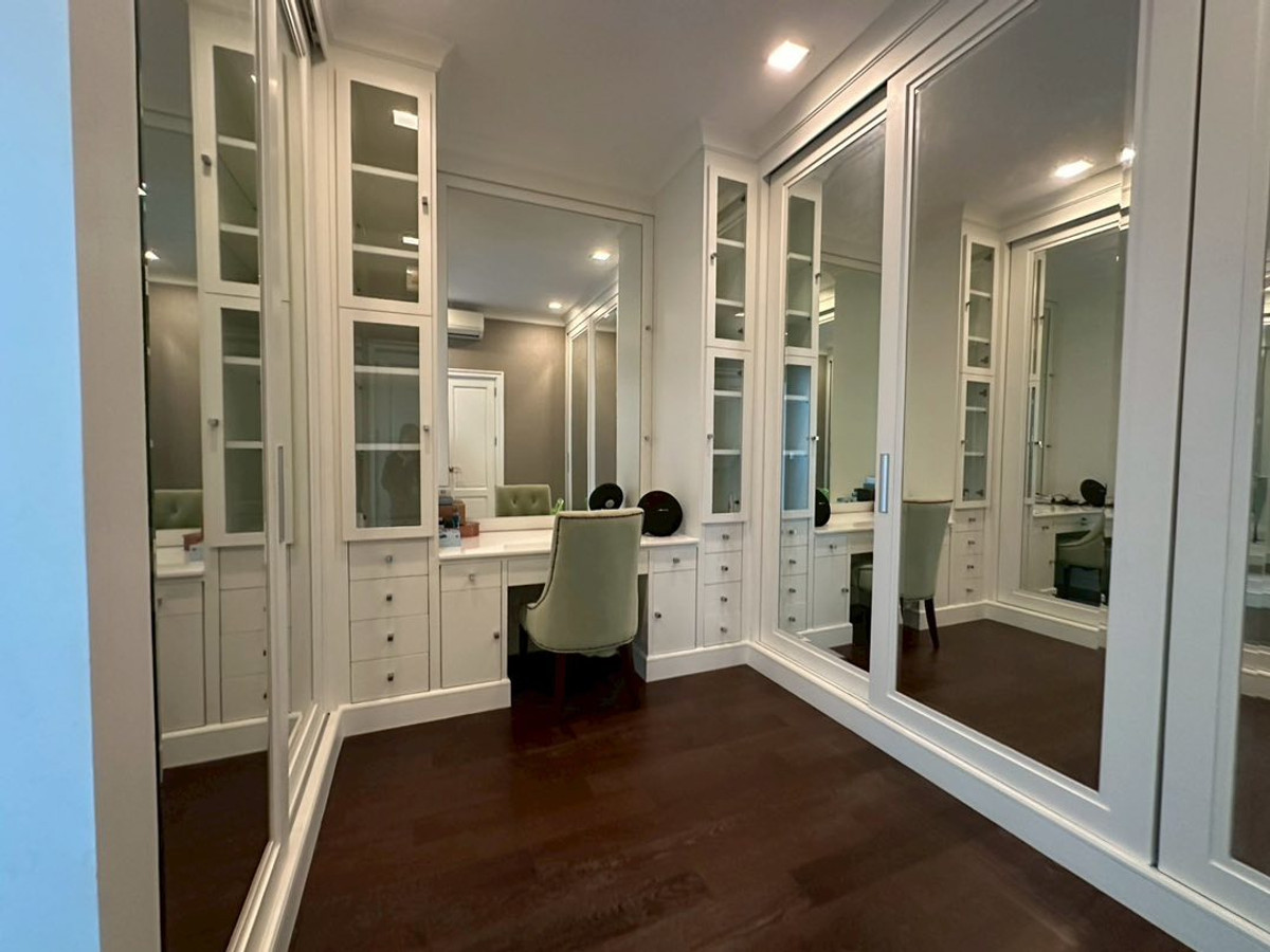 ขายบ้านบางนา แบริ่ง ลาซาล : ขายบ้านเดี่ยว 2 ชั้น หมู่บ้านนาราสิริ บางนา ทำเลดี เดินทางสะดวก