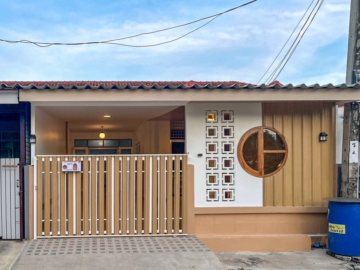 For SaleHouseSamut Prakan,Samrong : Reservation missed❗️💥Single-story townhouse for sale, renovated and ready to move in. There is space to add 1 more room💥📢 Installments only 5,000 /month.