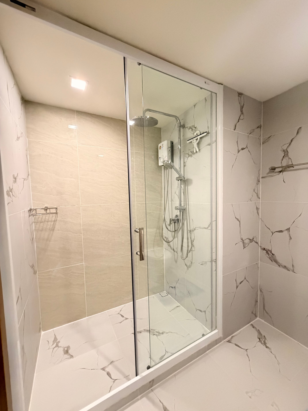 For RentCondoWongwianyai, Charoennakor : Loft Duplex room, fully furnished, ready to move in, free WiFi throughout the contract.