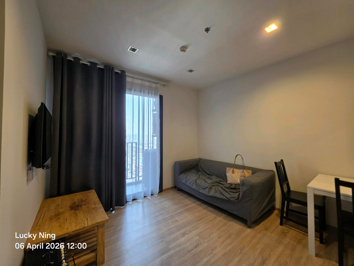 For RentCondoRama9, Petchburi, RCA : The Base Garden Rama9
Rent only 14,000, ready to reserve, negotiable, 1 bedroom, appointment to view 065-451-9256 Ning