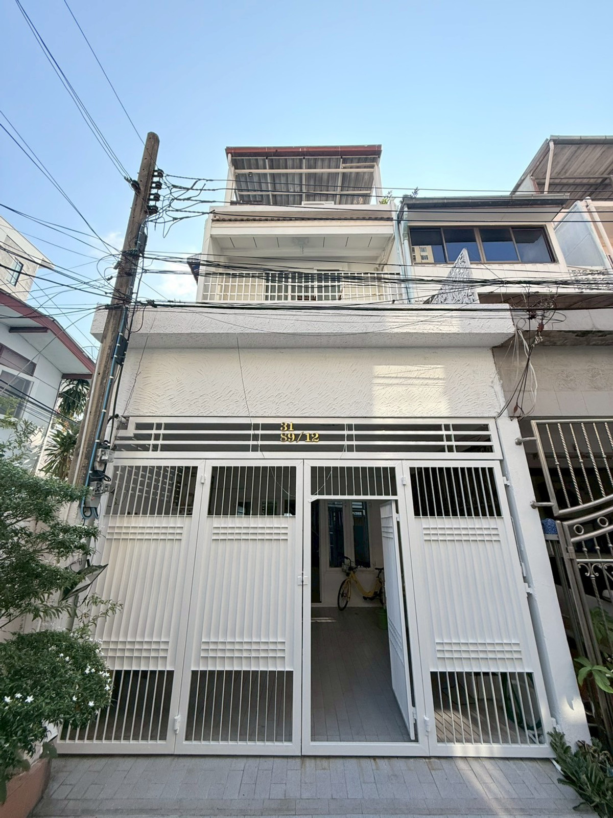 ให้เช่าทาวน์โฮมสาทร นราธิวาส : 🏡✨ ให้เช่าทาวน์เฮาส์ สาทร ซอย 9 สไตล์น่ารัก พร้อมดาดฟ้านั่งชิล ✨🏡