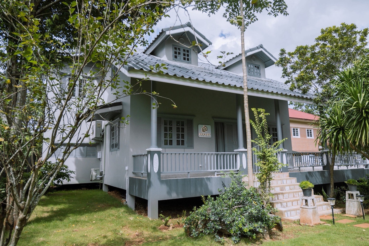 ขายบ้านปากช่อง เขาใหญ่ : ขายบ้านเขาใหญ่ หมูสี 4 ห้องนอน ที่ดิน 253 ตร.ว บ้านพักตากอากาศใกล้อุทยาน เหมาะอยู่อาศัยและลงทุนปล่อยเช่า 
