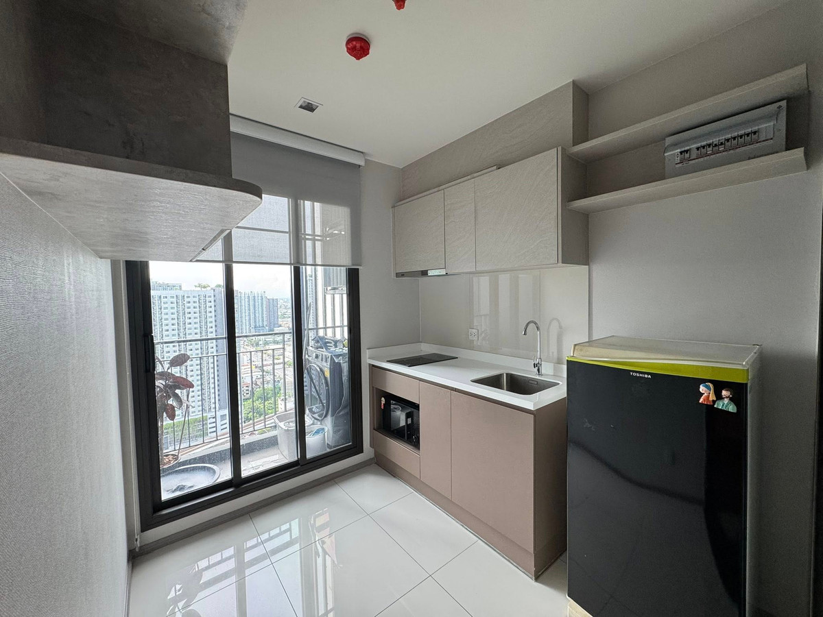 For RentCondoThaphra, Talat Phlu, Wutthakat : ⭐️ Life Sathorn Sierra ⭐️ 1 Bed 1 Bath, built-in furniture in the whole room, ready to move.