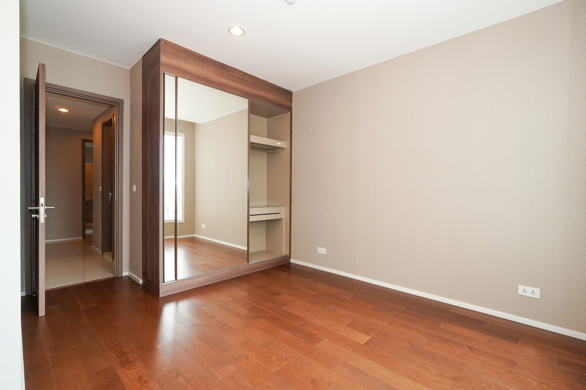 For SaleCondoSathorn, Narathiwat : Best Price🎉 River View Condo📍Menam Residence, 3 BR, 3 Parkings, Near Shrewsbury School