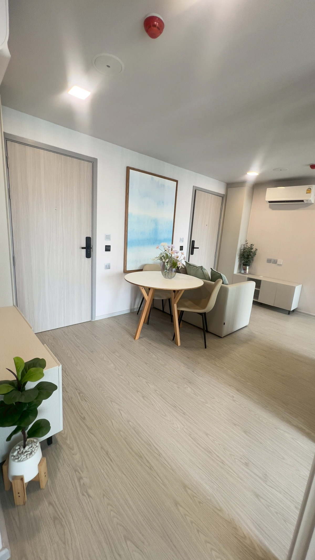 ขายคอนโดอ่อนนุช อุดมสุข : ขายห้อง Combine วิวสระ Olympic หนึ่งเดียวที่ Atmoz Oasis อ่อนนุช  ขนาดใหญ่ 55.52 ตารางเมตร 2 ห้องนอน 2 ห้องน้ำ พร้อมอยู่ ฟรีโอน