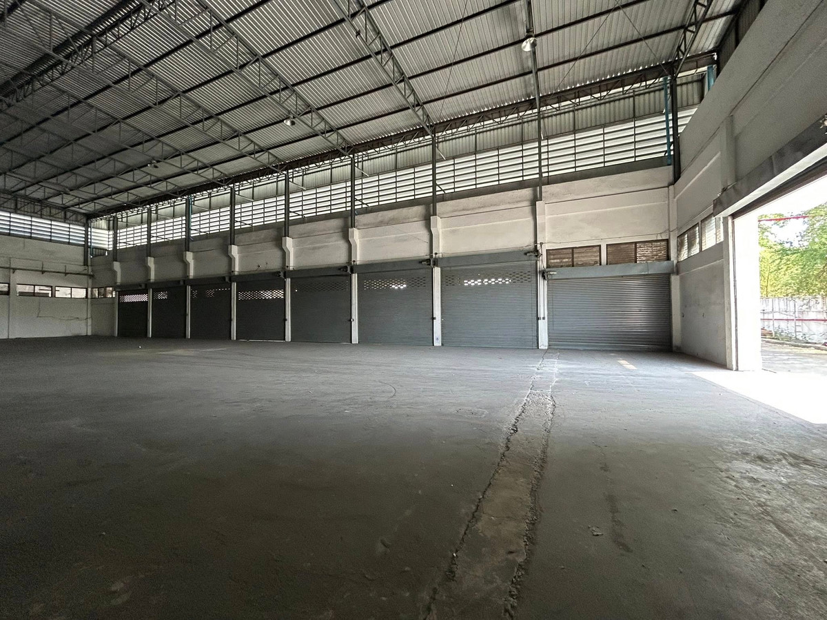 ให้เช่าโรงงานฉะเชิงเทรา : โรงงานให้เช่าใกล้นิคมเวลโกรว์ ถนนบางนาตราด กม.36 ขนาด 8,100ตรม. แบ่งเช่าได้ พื้นรับน้ำหนักได้ 3-4ตัน/ตรม. พื้นที่สีม่วงลาย