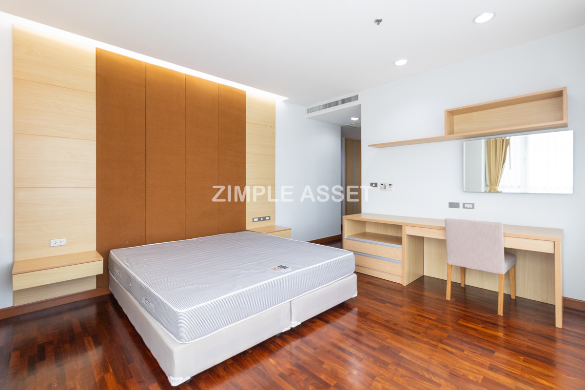 For RentSukhumvit, Asoke, Thonglor : Line ID: @zimple_asset Luxury aprtment in center of sukhumvit. Offering premium facilities for an elevated living experience. Surrounded by leading shopping malls in a prime location.
