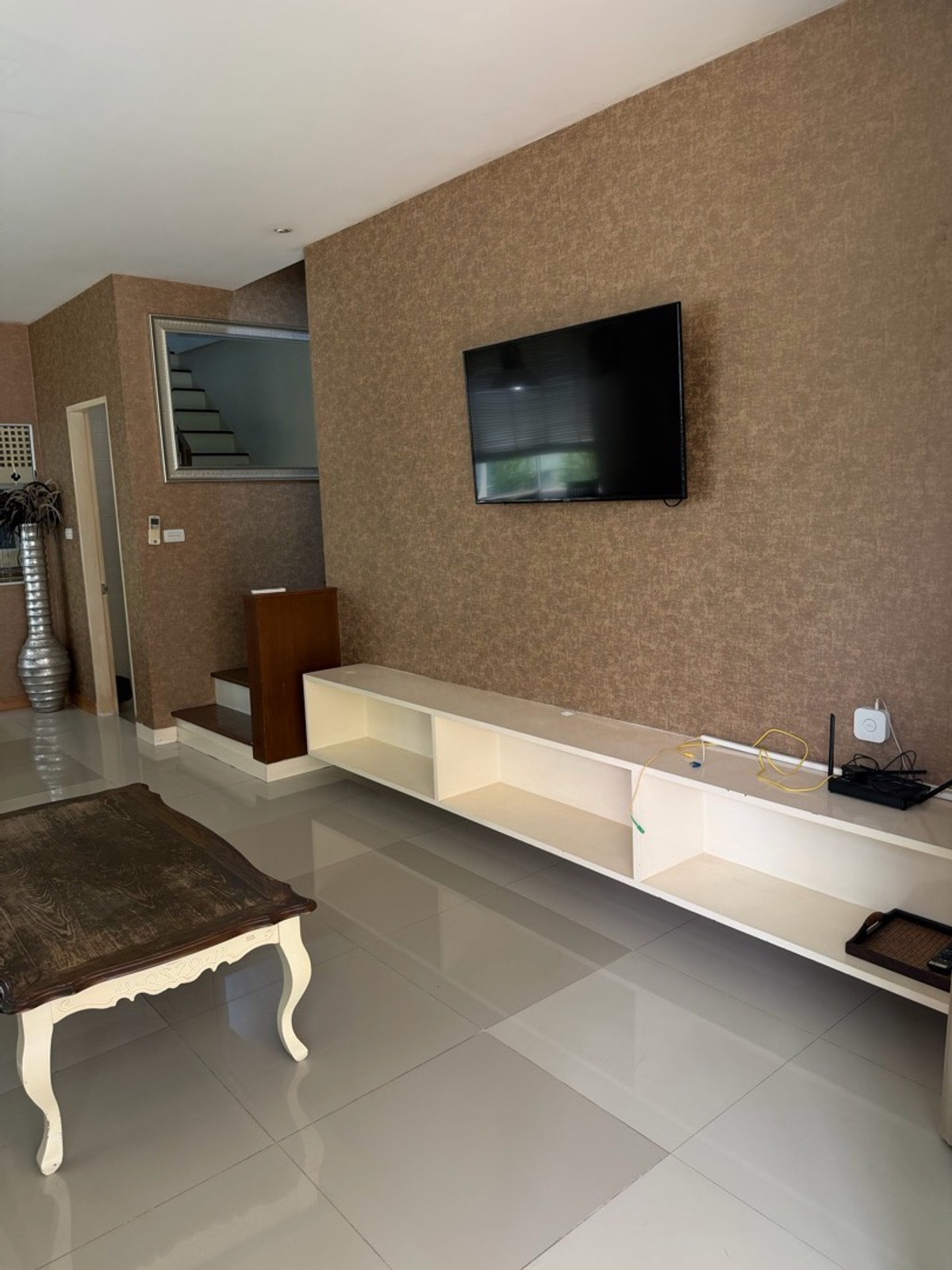 For RentTownhomePattanakan, Srinakarin : Townhome for rent, Town Avenue Rama 9, near Market Place Krungthep Kreetha, just 4 minutes.