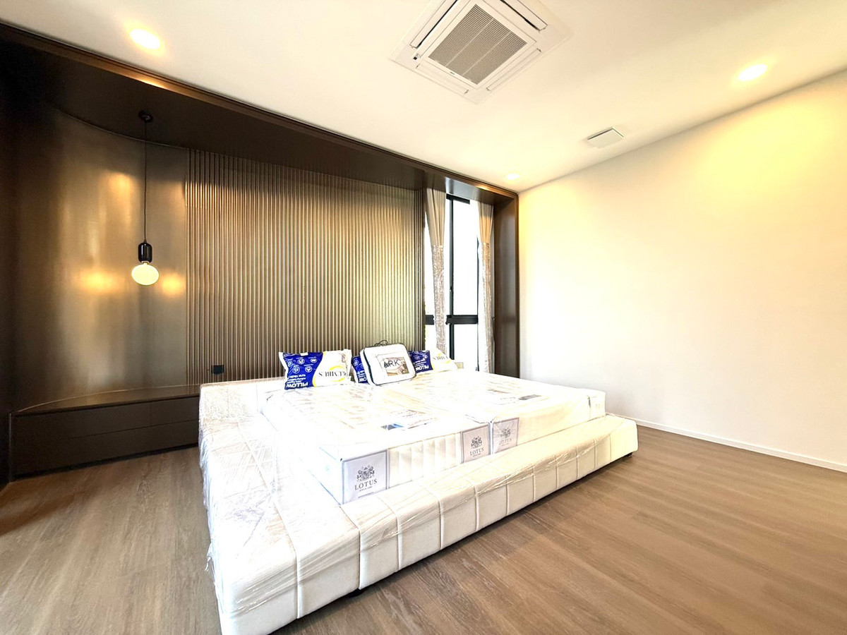 For SaleHousePattanakan, Srinakarin : House for sale VIVE New Krungthepkreetha has a private pool, private elevator, parking for 4 cars+