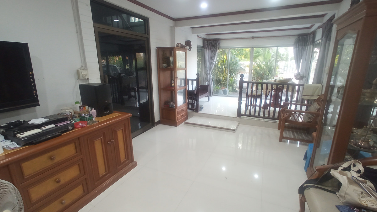 For SaleHouseSeri Thai, Ramkhamhaeng Nida : Single house, 95 square meters, owner selling it himself. Near 3 electric train lines, orange, yellow, pink.