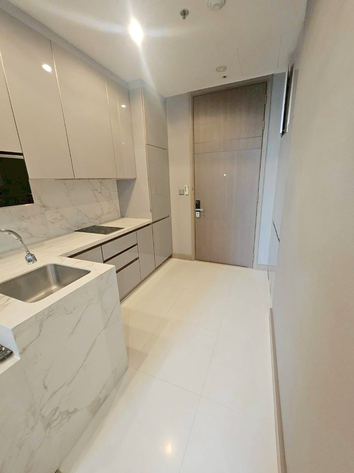 ให้เช่าคอนโดพระราม 9 เพชรบุรีตัดใหม่ RCA :  🔥 ปล่อยเช่าด่วน 🔥 ห้องสวย ใหม่  พร้อมย้ายเข้า  Call : 0619824959 Line ID :  elegant.289