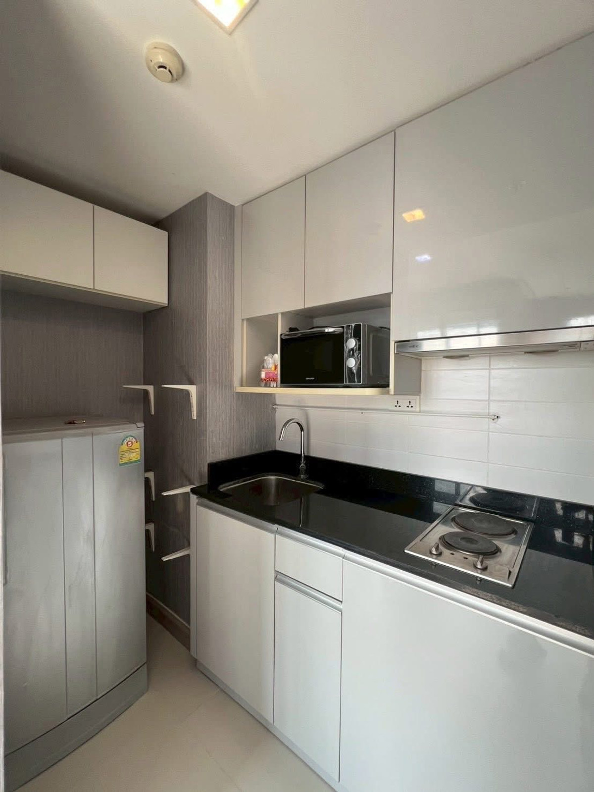 For RentCondoOnnut, Udomsuk : 🔥 Reduced price to only 17,000 baht/month 🔥 🏢 Ideo Mobi Sukhumvit 81 – Tower B ✨ 2-story duplex room, high ceiling, airy, open, very livable ✨