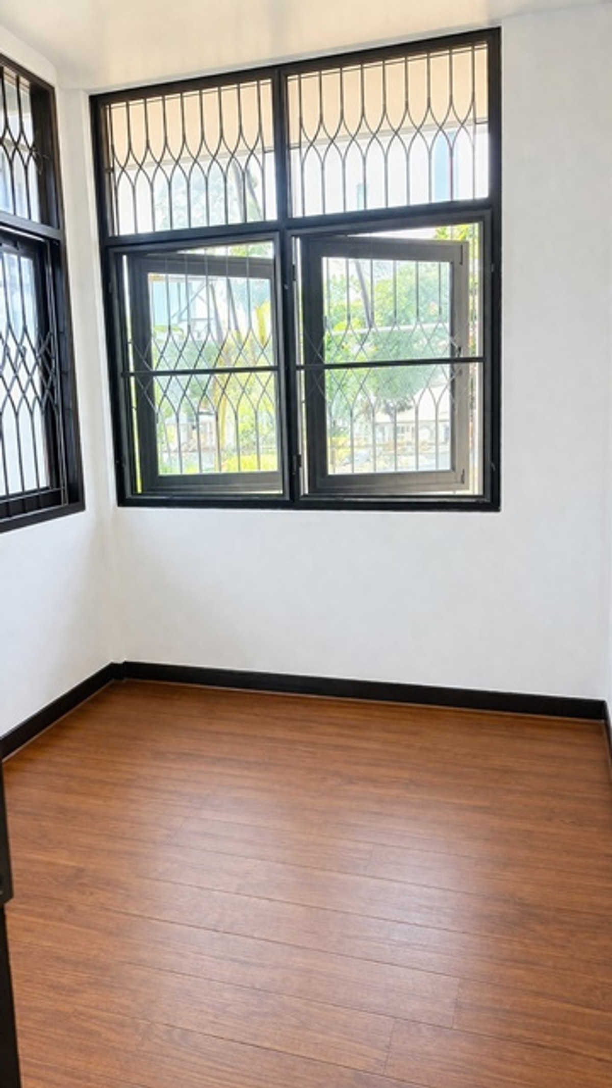 For RentTownhomeRama 8, Samsen, Ratchawat : BTS Saphan Khwai 750m. 25 sq.wa. 200 sq.m.Soi Inthamara 1-8 2-bed 1-bath townhouse near 14,998 B-M