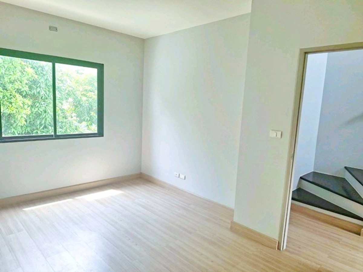 For RentTownhomeBangna, Bearing, Lasalle : BTS Samrong 1km. 4bed 3bath townhome BTS Bearing 20sq.wa. 240sq.m. new 3story house Imperial World