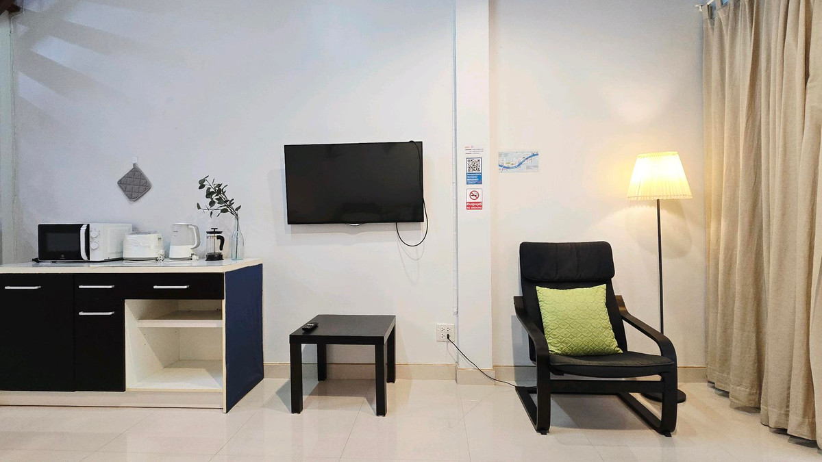 ให้เช่าทาวน์โฮมวงเวียนใหญ่ เจริญนคร : 📣 For Rent | Townhome 2 ชั้น ใกล้ BTS กรุงธนบุรี (ซอยเจริญนคร 18)
🏡 บ้านรีโนเวทใหม่ แต่งครบ พร้อมอยู่ ใกล้ไอคอนสยาม ใกล้สาทร