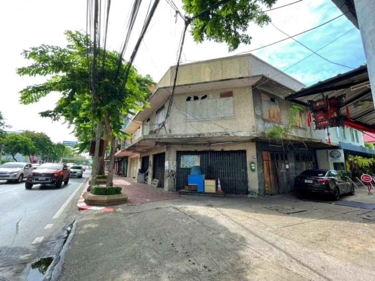 ให้เช่าอาคารพาณิชย์เยาวราช บางลำพู : อาคารพาณิชย์ 3 ชั้น 2 คูหา รีโนเวทใหม่ ทำเลดี ให้เช่า ย่านหลานหลวง-นางเลิ้ง ใกล้ตลาดนางเลิ้ง เพียง 500 เมตร