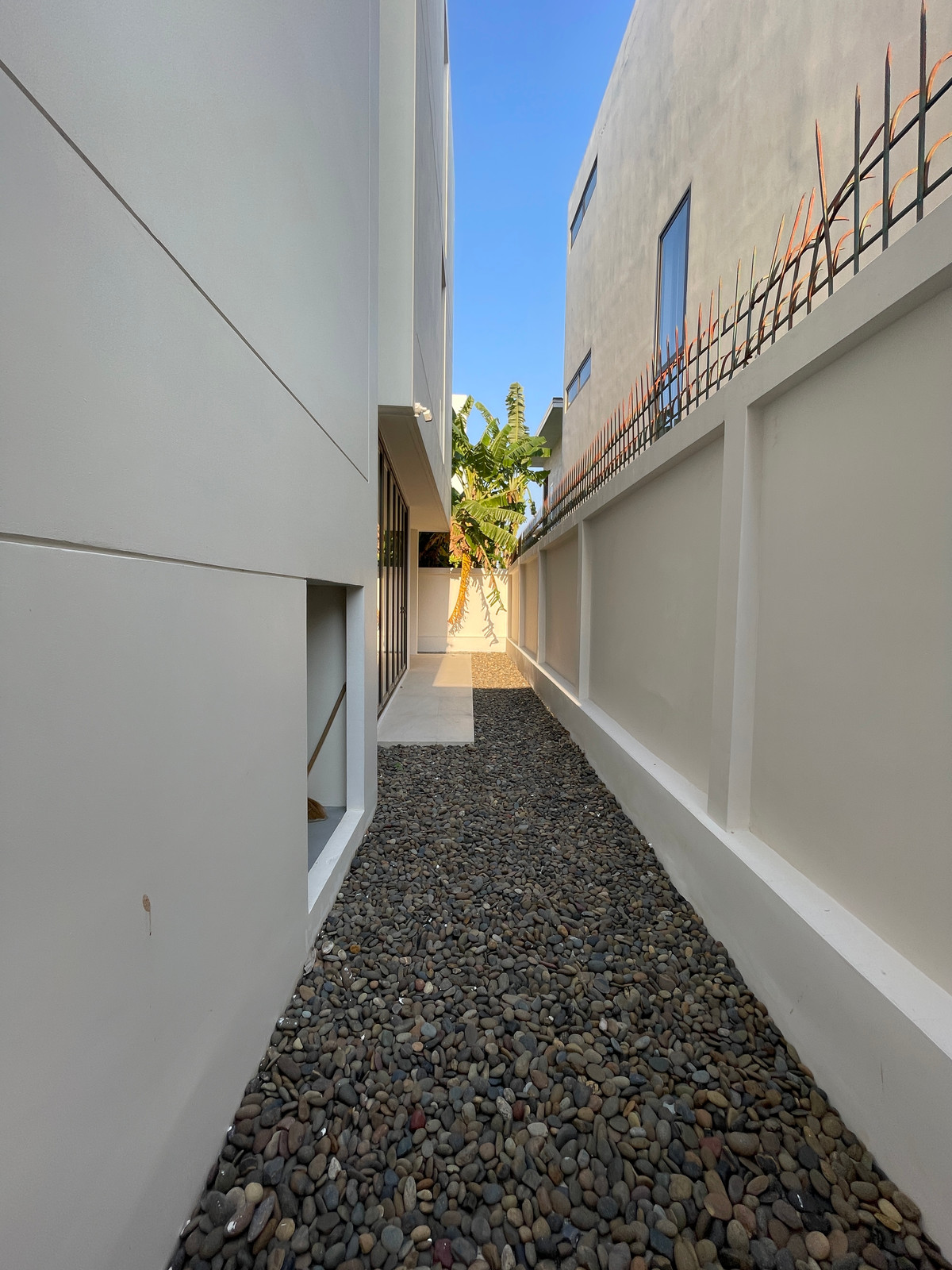 ขายบ้านเลียบทางด่วนรามอินทรา : 🔥 EXCLUSIVE PROMOTION 🔥โอกาสสุดท้ายในการครอบครองในราคาพิเศษที่สุด [ขาย] 💎 Ultra Luxury Show Unit | ELIVA Ekkamai - Eastville 💎 บ้านเดี่ยวหรู 3 ชั้น ดีไซน์ Mid-Century Modern — ความเป็นส่วนตัวสูงสุดเพียง 4 ยูนิตในโครงการ!