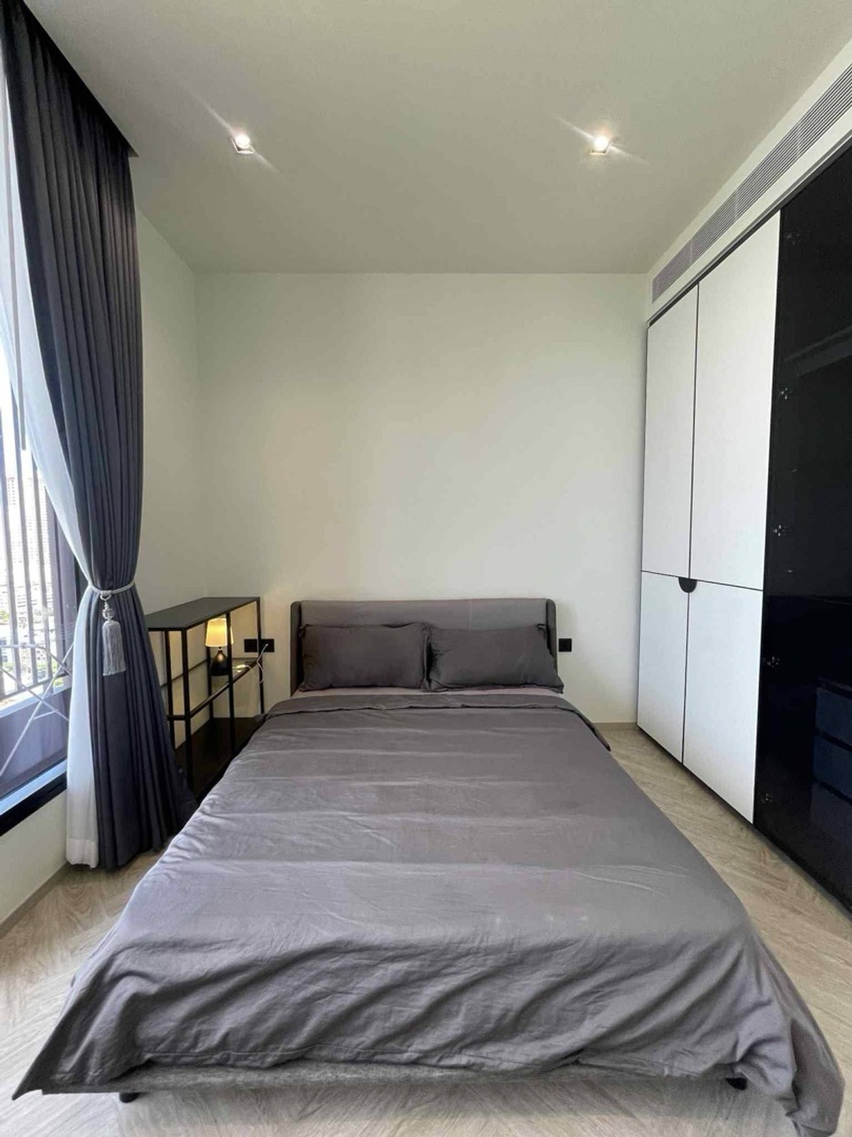 For RentCondoWongwianyai, Charoennakor : 🩷***19,500 Bath/Month**
Chapter Charoennakorn Riverside
Condo for rent: Chapter Charoen Nakhon Riverside. Make an appointment to see the room. Line id: @900cqqhk or call 0859114585 to this number.
Near the BTS
BTS Krung Thonburi
BTS Saphan Taksin
Golden L