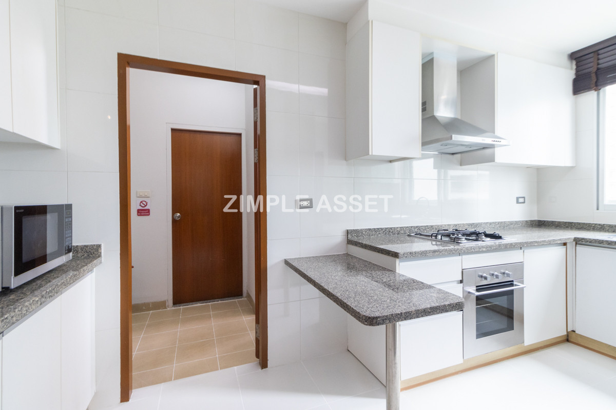 For RentSukhumvit, Asoke, Thonglor : Line ID: @zimple_asset Luxury aprtment in center of sukhumvit. Offering premium facilities for an elevated living experience. Surrounded by leading shopping malls in a prime location.