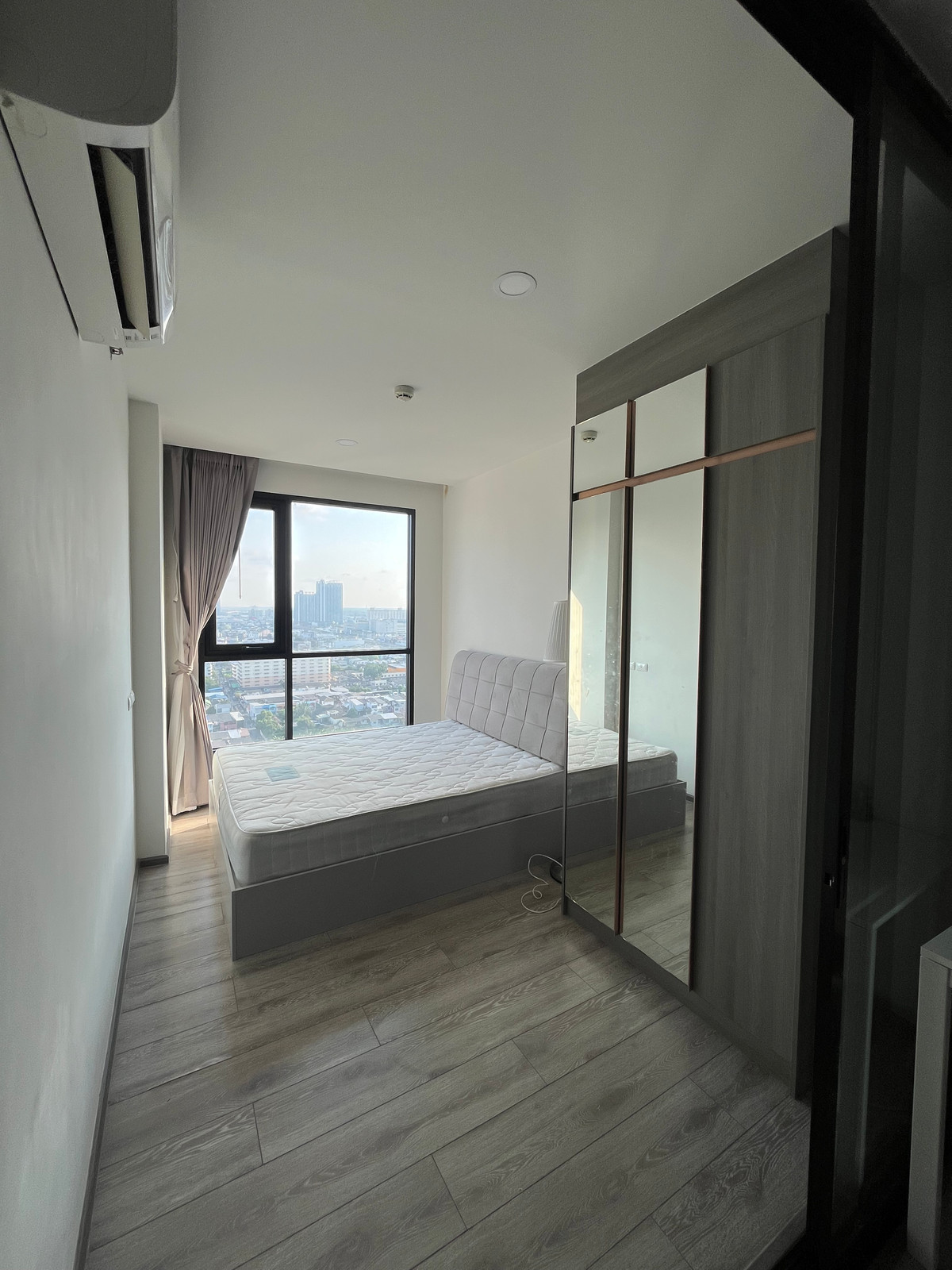 ให้เช่าคอนโดบางนา แบริ่ง ลาซาล : ไนท์บริดจ์ คอลลาจ สุขุมวิท 107 | ชั้นสูง ใกล้ BTS แบริ่ง 10,000 บาท / เดือน